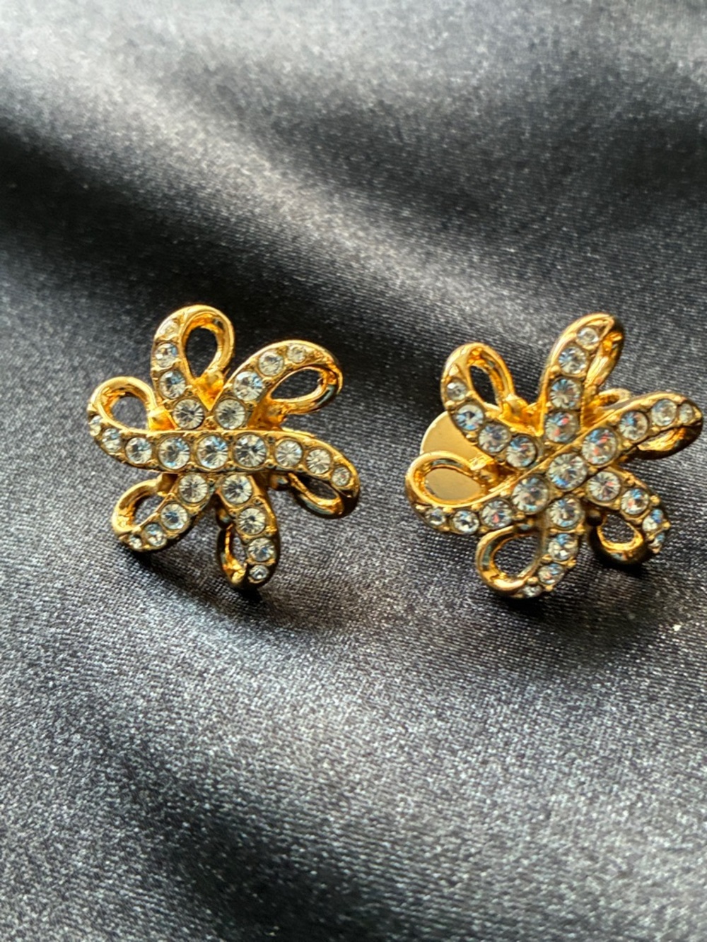 Vintage Swarovski Gold Tone Crystal Pave Starfish Flower Clip On Earrings
